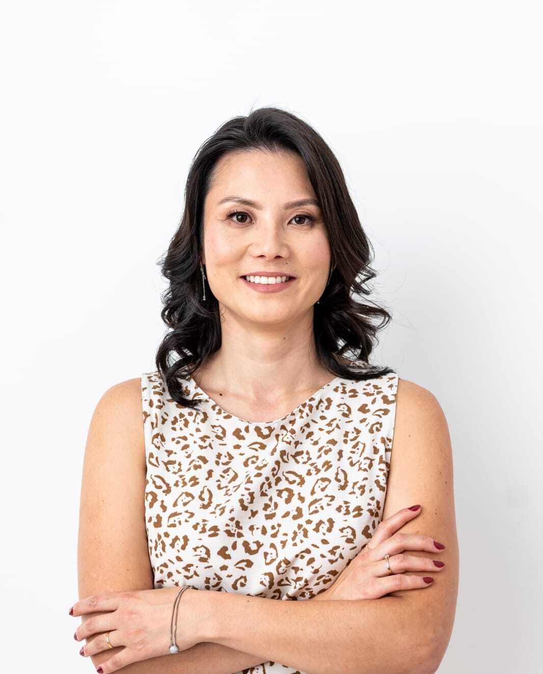 Dra. Claudia Emi-Oftalmologista